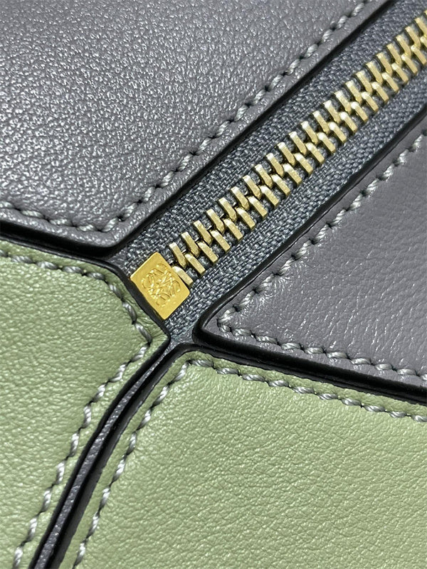 Ziva's Charm handbag – detail view (24cm*16cm*10cm)