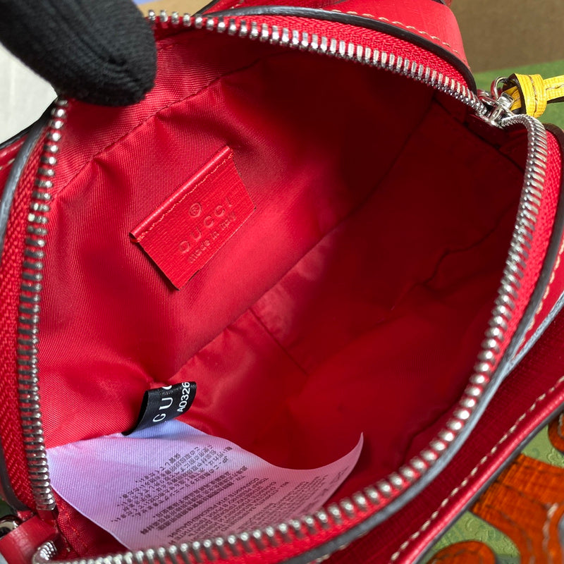 Close-up detail of signature statement women's handbag – women's statement bag