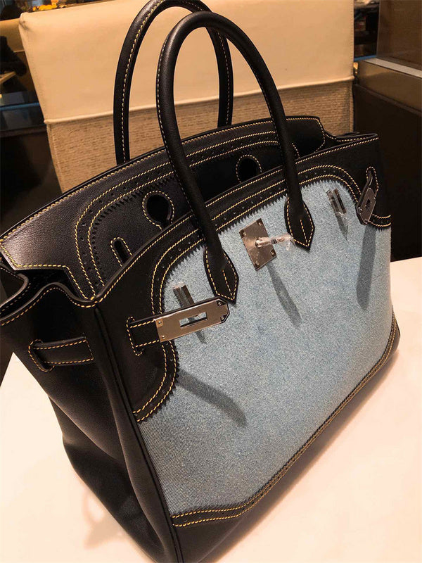  crossbody bag interior and compartment view
