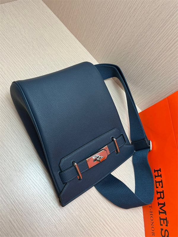  polished everyday bag detail view showing craftsmanship 8