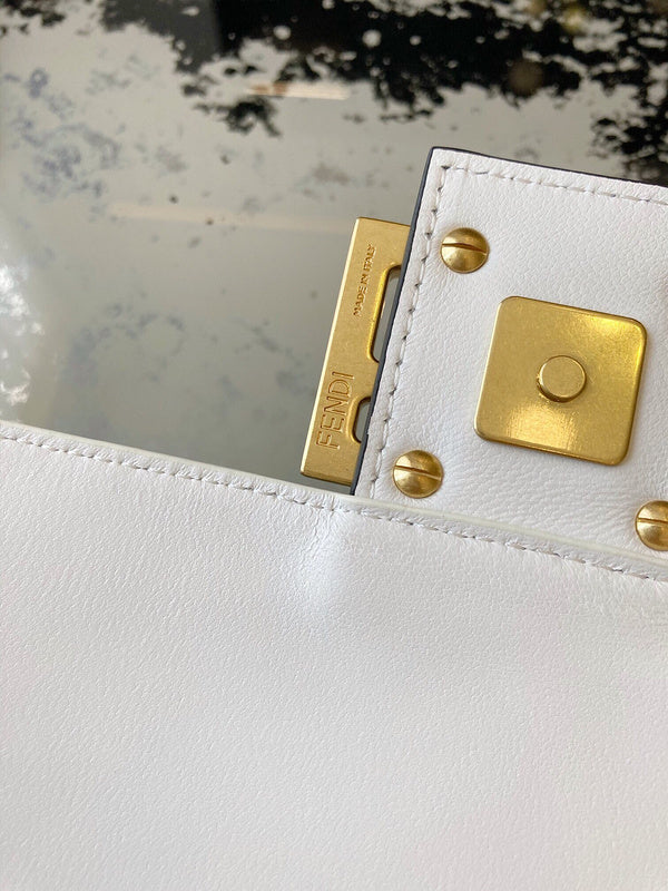 Ziva's Charm handbag – detail view (19cm*4cm*10cm)