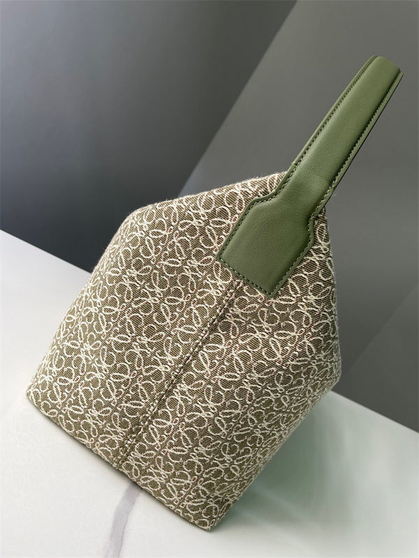 Ziva's Charm handbag – carry view (21cm*17cm*12.5cm)