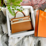  refined carryall bag styled with outfit 18