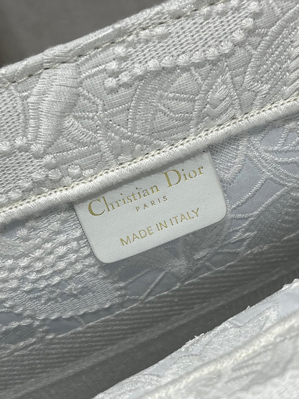 Interior view of everyday-luxe signature women's handbag – women's premium purse