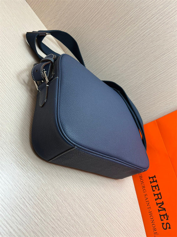  modern everyday bag styled with outfit