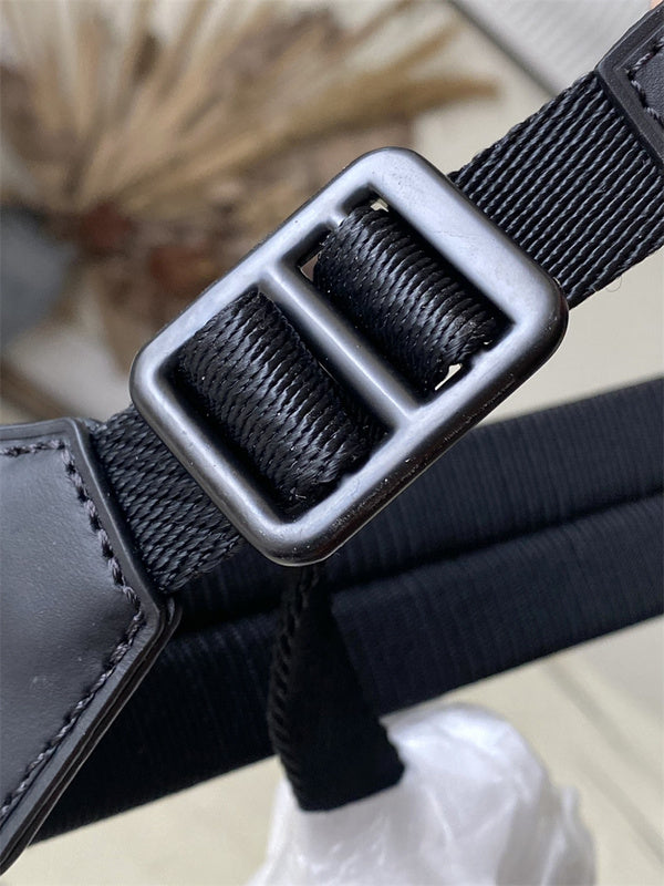  statement handbag detail view showing craftsmanship 8