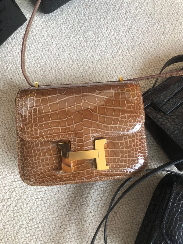  Minimalist satchel front view