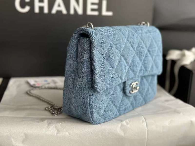 Zivas Charm Polished Finish Luxury Handbag (Elevated Accessory Essential) – Close-Up Detail