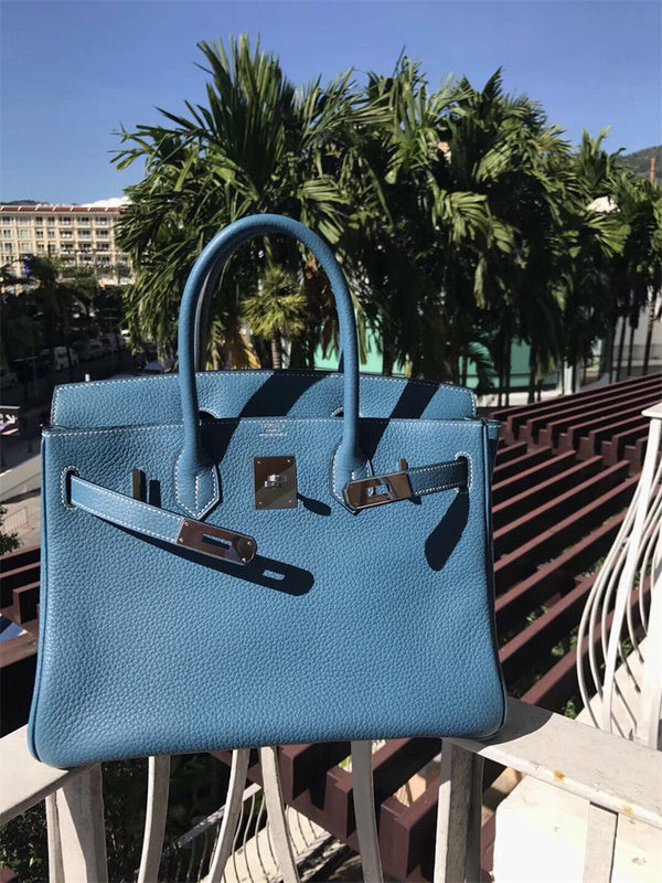  Sophisticated top-handle bag front view 13