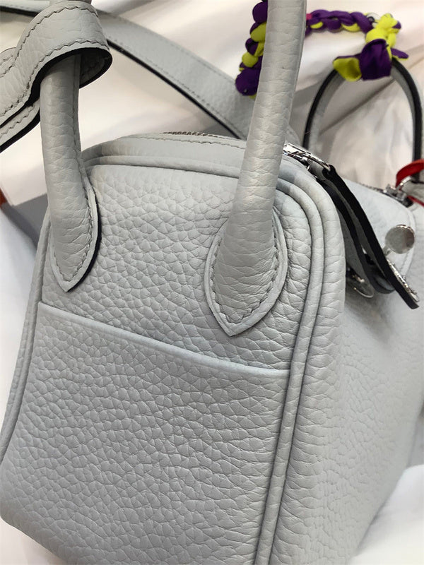  Refined everyday bag carried on shoulder 16