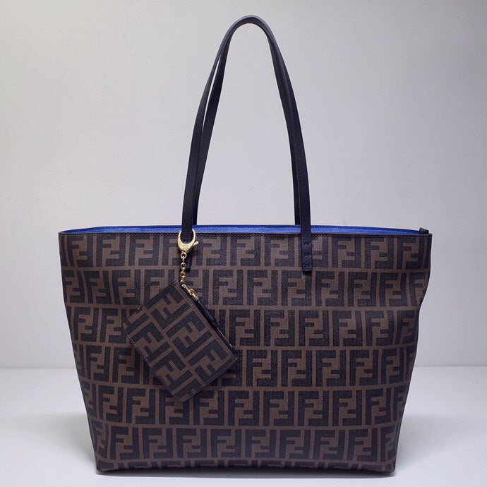 Ziva's Charm handbag – detail view (34cm*28.5cm*14cm)