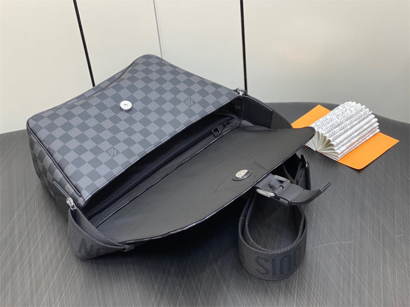  Chic tote bag front view 7
