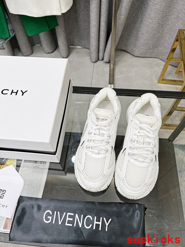 Givenchy shoes Style 021 - sole and craftsmanship detail