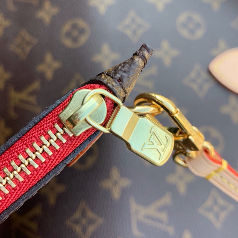 Handle and strap detail of modern classic women's handbag – women's statement bag
