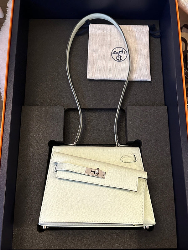  smart shopper bag styled with outfit