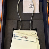  smart shopper bag styled with outfit