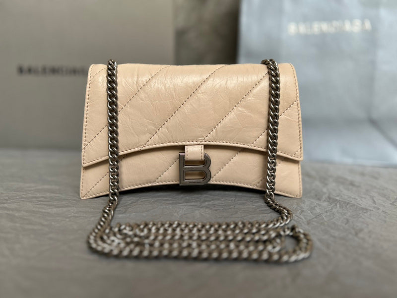 Zivas Charm Contemporary Flair Statement Handbag (Effortless Style Upgrade) – Side Profile