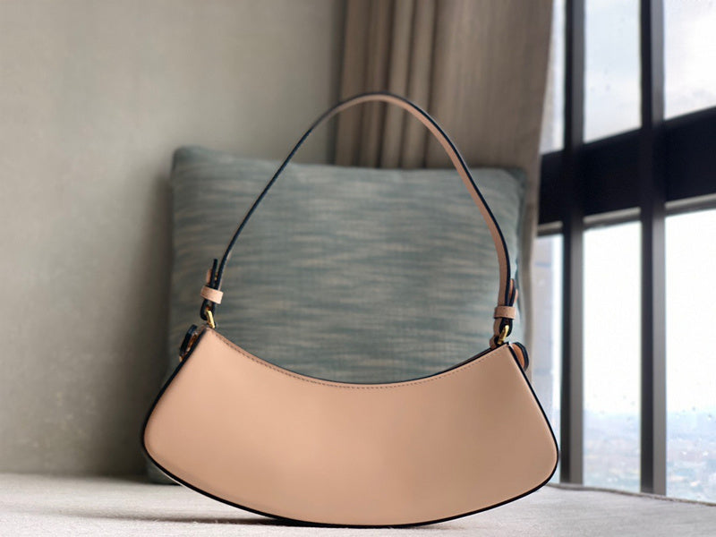 Ziva's Charm handbag – close-up view (32cm*11cm*5cm)