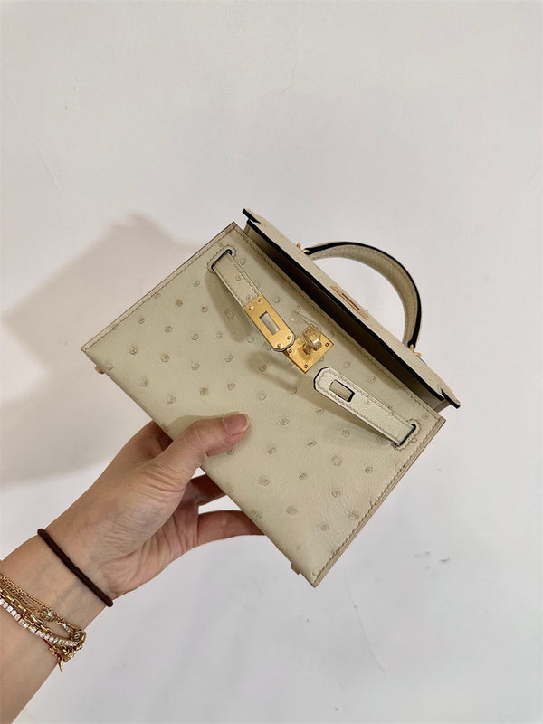  Sleek handbag carried on shoulder 10