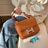 Side view of streamlined structured handbag