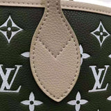 Handle and strap detail of polished statement women's handbag – women's everyday handbag
