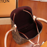  Sophisticated shoulder bag carried on shoulder 10