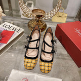 Side profile view of Roger Vivier luxury piece style No.081