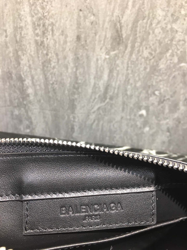 Sleek Faux Leather Handbag - Versatile Everyday Design | Women's Luxury Handbag #798 - texture close-up (image 9) of designer-inspired handbag