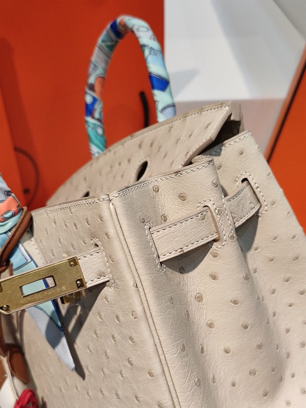  shoulder bag close-up of hardware and finish