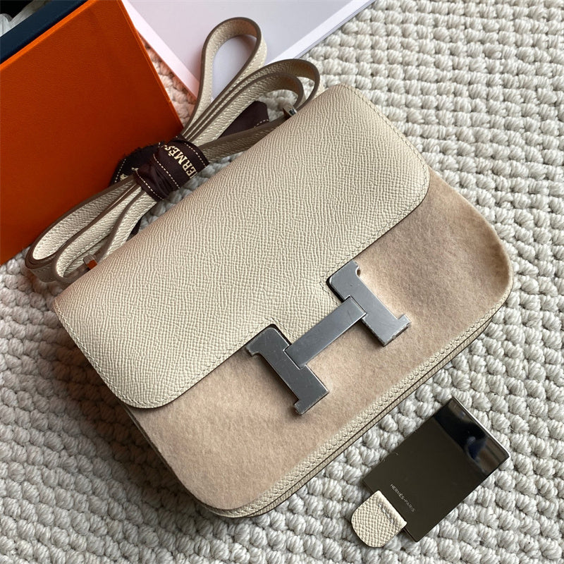 Interior view of streamlined premium bag