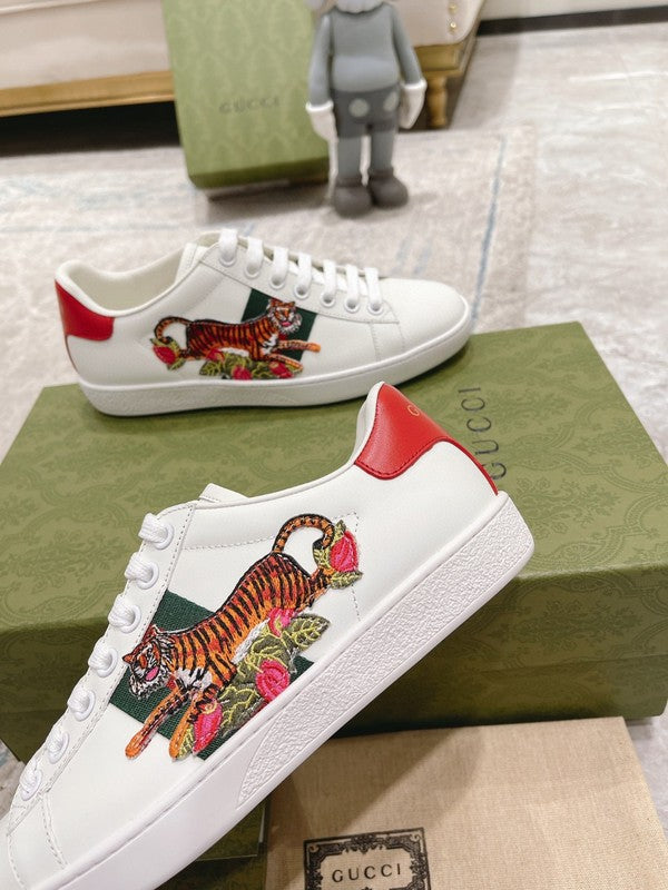Gucci clean off-white luxury sneakers view 4 padded collar comfort
