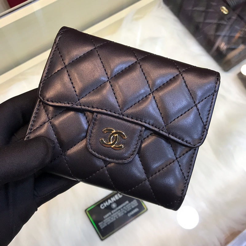 Zivas Charm Timeless Appeal Everyday Handbag (Contemporary Shape Language) – Close-Up Detail