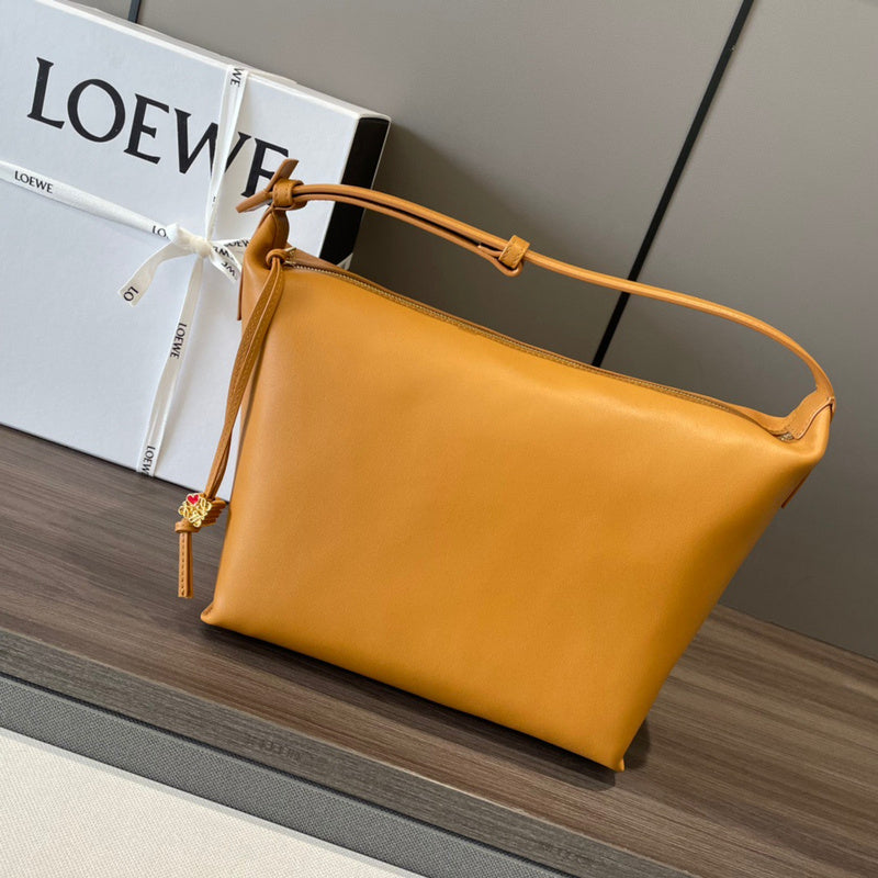 Ziva's Charm handbag – product shot (21cm*17cm*12.5cm)