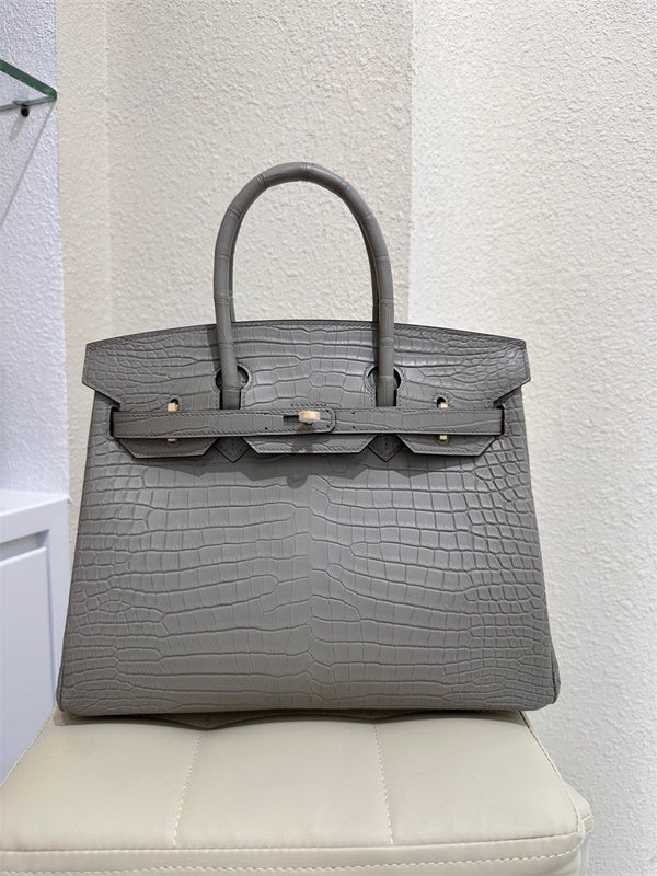  carryall bag close-up of hardware and finish 29