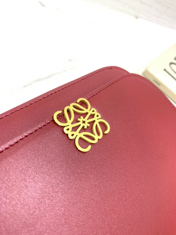 Ziva's Charm handbag – carry view (19cm*6cm*13.5cm)