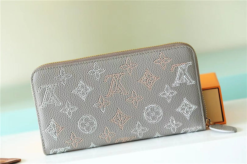  carryall bag interior and compartment view