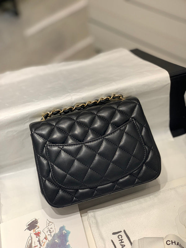  women's handbag, compact design, view 3