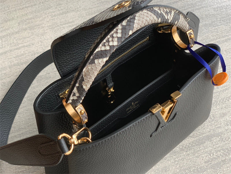  shopper bag interior and compartment view 9