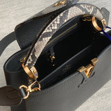  shopper bag interior and compartment view 9