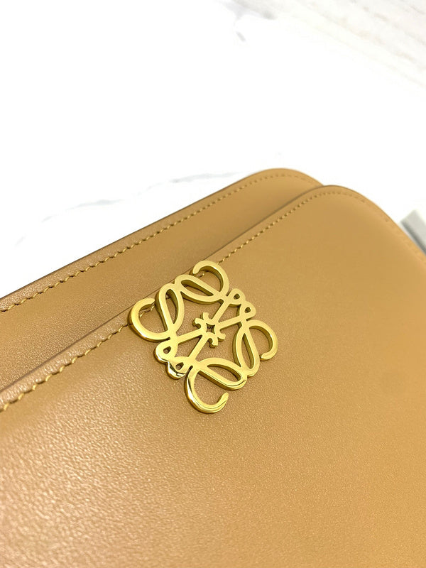 Ziva's Charm handbag – lifestyle view (19cm*6cm*13.5cm)