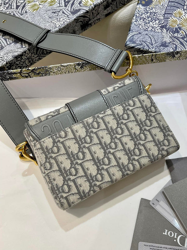 Handle and strap detail of premium everyday-luxe women's handbag – women's designer-style accessory