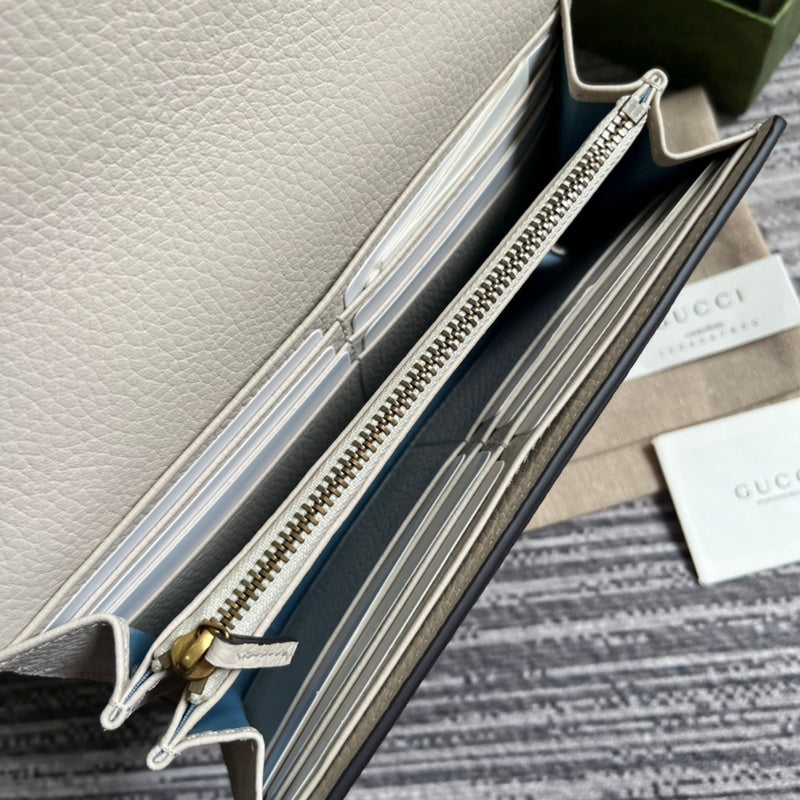 Side profile of everyday-luxe sleek women's handbag – women's luxury accessory