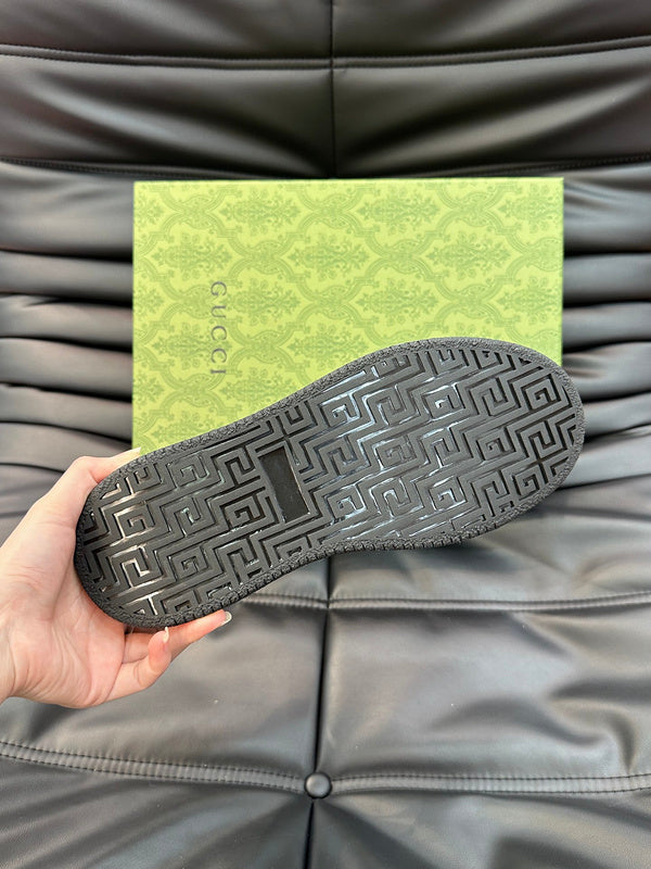 Gucci all-black luxury sneakers view 10 retro runner design