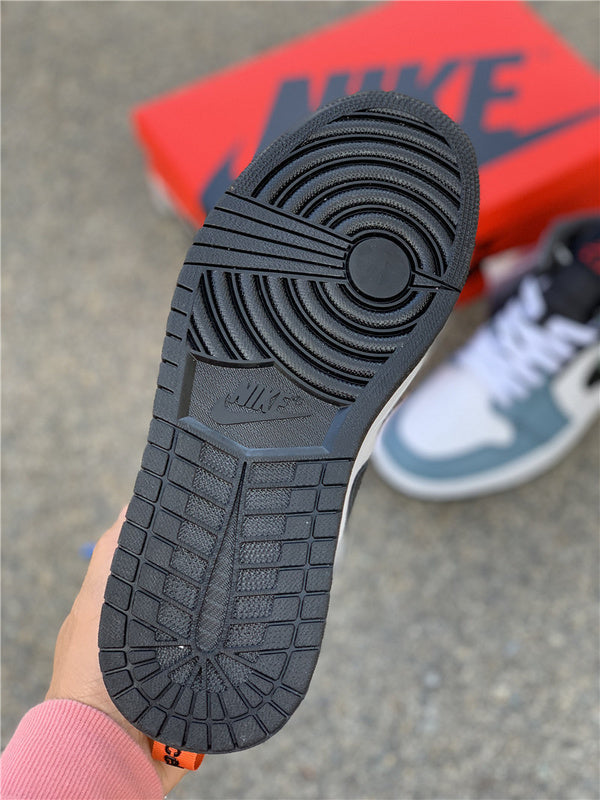 Nike Men's & Women's Premium Low-Top Trainers — Style 001 back view