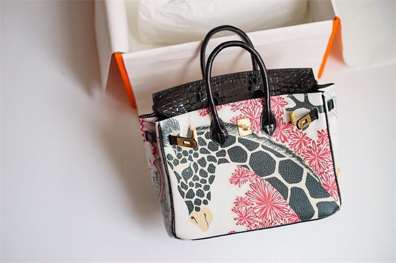  Everyday top-handle bag carried on shoulder 10