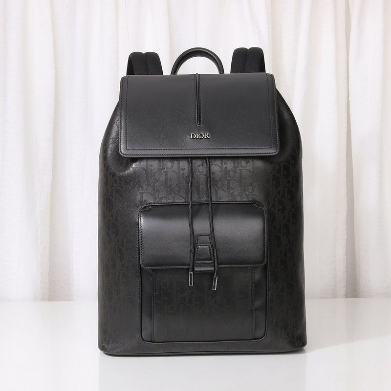 Front view of sleek signature women's handbag – women's designer-style accessory