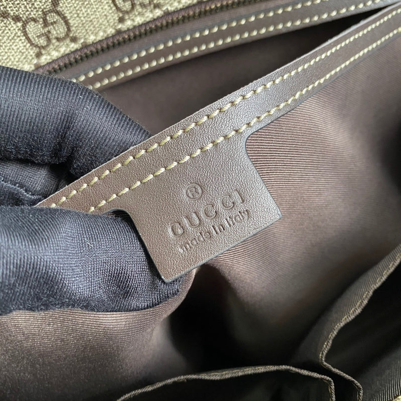 Side profile of everyday-luxe chic women's handbag – women's designer-style accessory