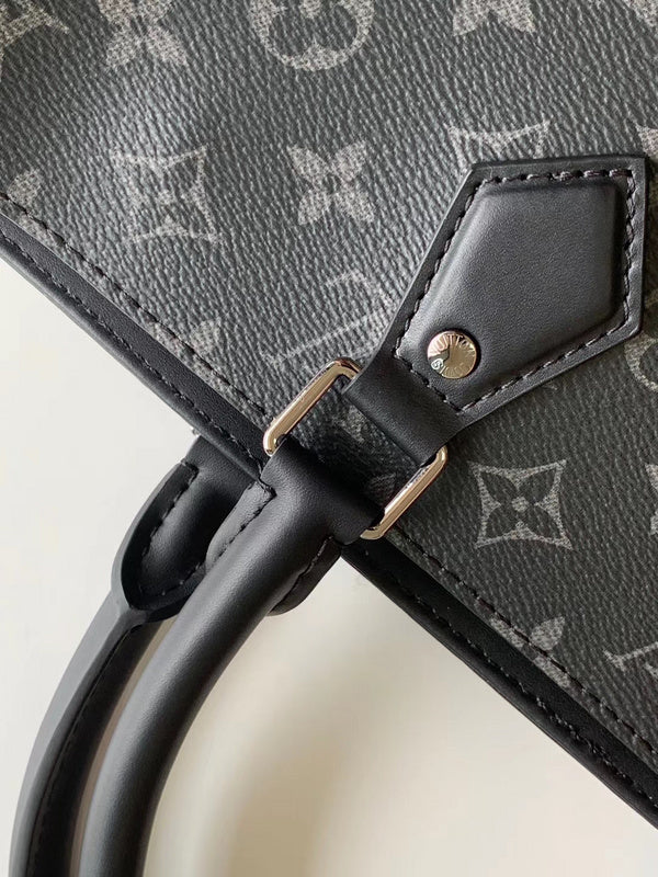 Handle and strap detail of premium sleek women's handbag – women's statement bag