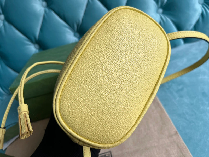 Handle and strap detail of modern refined women's handbag – women's luxury handbag