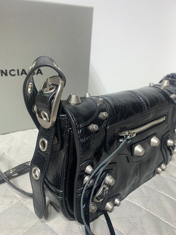 Zivas Charm Effortless Sophistication Statement Handbag (Elevated Daily Companion) – Styled Look